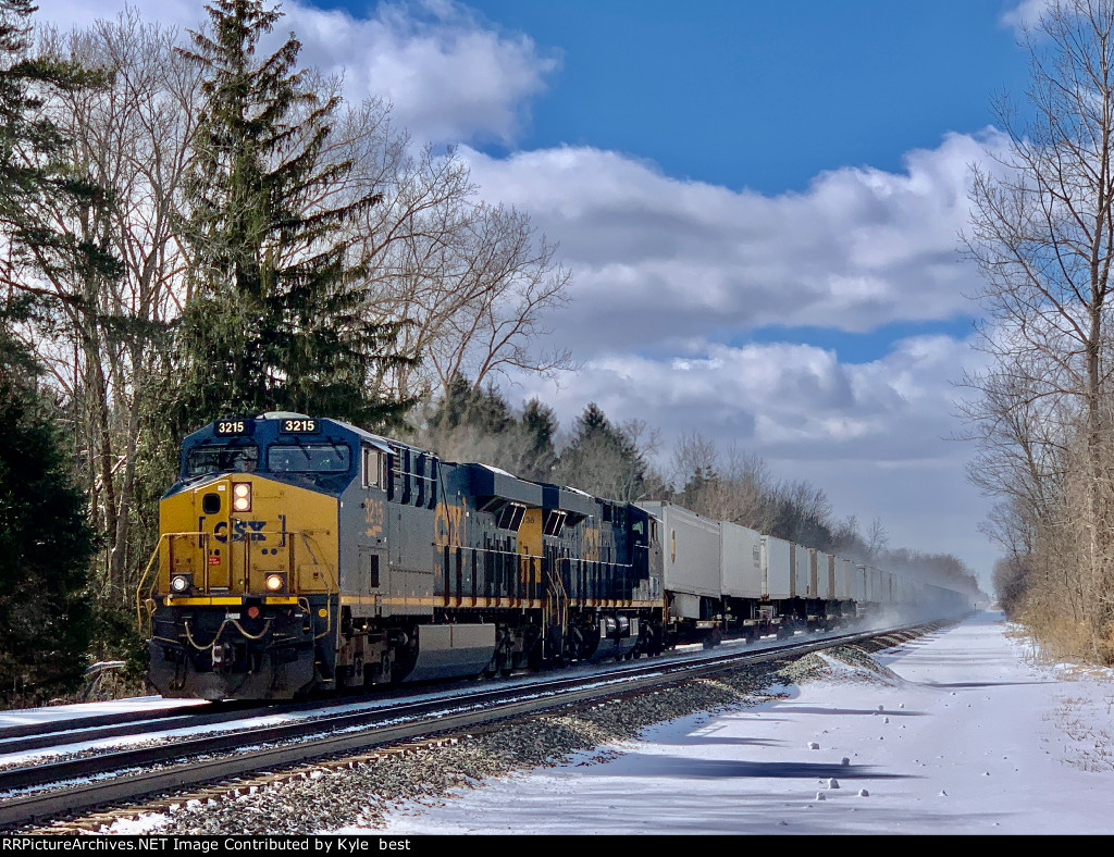 CSX 3215 on I002